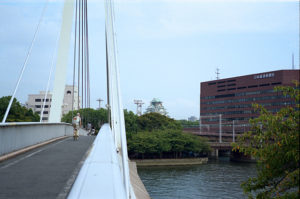 大川端から大阪城を望んで。